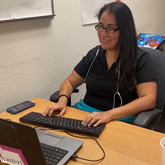 Visually impaired woman using adaptive technology to use a computer